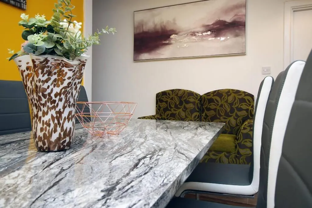 Beautiful Spacious Flat Near City Centre With Free Parking Swansea 0*,  United Kingdom